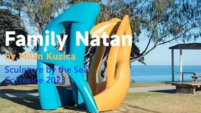 Sculptuur FAMILIE NATAN in beeldhouwkunst aan zee