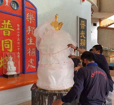 Bronzen Ksitigarbha Boeddha voor KMSPKSM